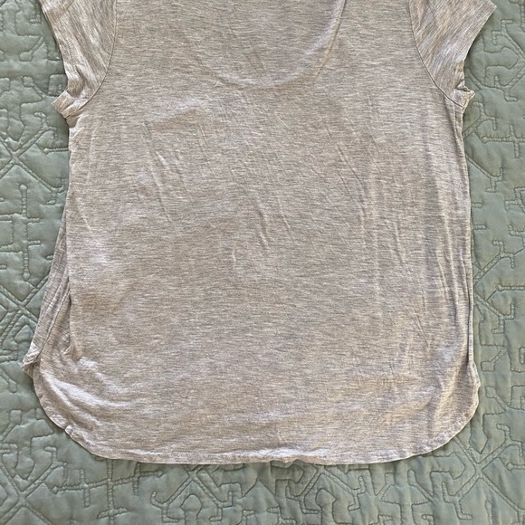 H&M soft gray t-shirt - Picture 4 of 5